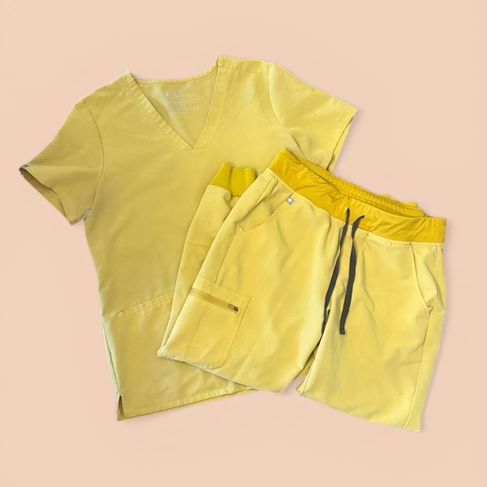 FIGS | Light Gold Set: Casma Top/Zamora Bottom